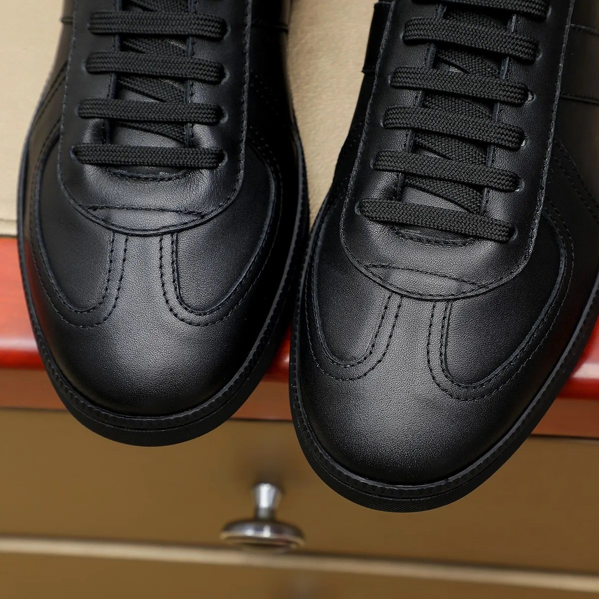 Men's clothing and shoes 💰540 💰🔥[Dior] High-end top-notch 🔝 purchasing agent 🔍🔍The latest 🇺🇸 counters are on sale simultaneously, original Italian calfskin (high-end, extravagance, and grade) with exquisite workmanship (cowhide Inner lining) Sole: Original sole provided by the original factory ⚠️Outsole. Comfortable, wear-resistant, non-slip, real-life photo🎬The real thing is more beautiful🔍Color: 4 colors available💕💕Number of yards: 39-44...